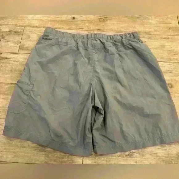 Columbia Omni-Shade Grey Buckle Shorts Size XL 9L - Picture 8 of 8